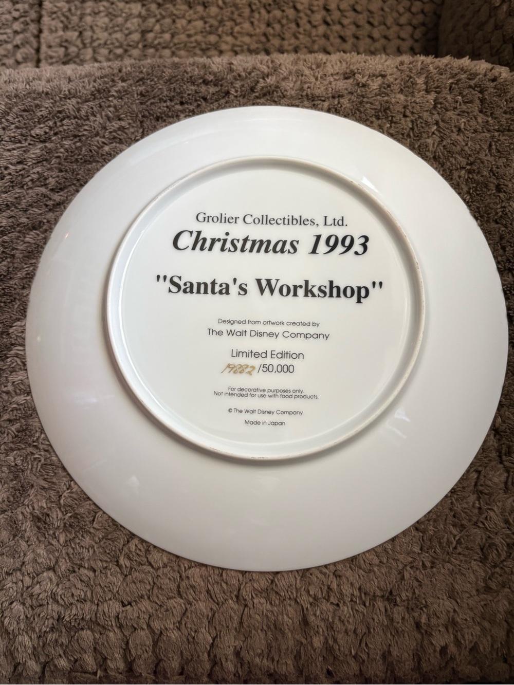 Grolier Collectibles Christmas 1993 'Santa's Workshop' Decorative Plate - White